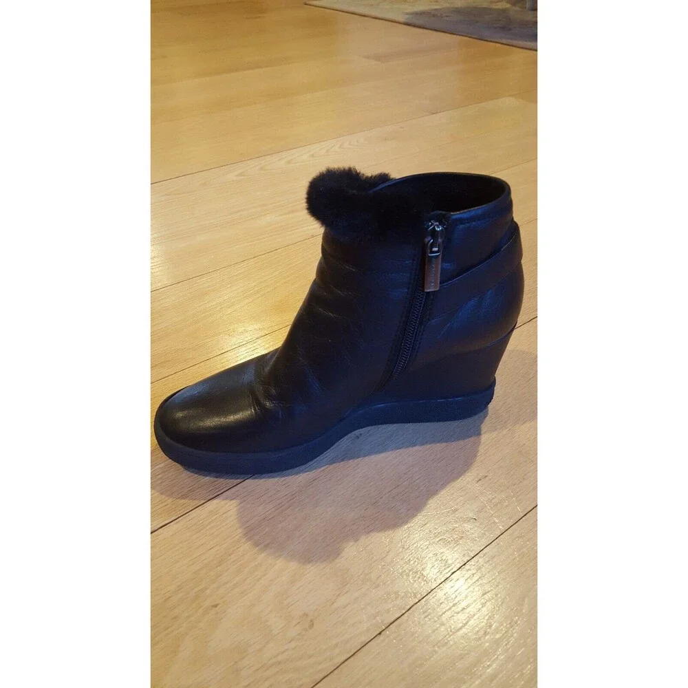 Aquatalia ‎ BLACK WEDGE Leather Women's Ankle  Boots, zip, fur trim  size 8